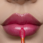 Mari Maria Makeup - Gloss Glossy Lips Bubble Gum - Imagem 2